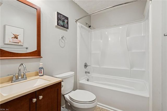 9830 Bacons Fort RD, Gloucester, VA 23061