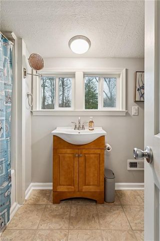 9830 Bacons Fort RD, Gloucester, VA 23061