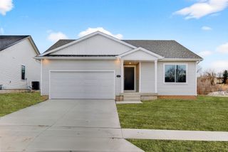 4287 Grover Woods Lane, Des Moines, IA 50317