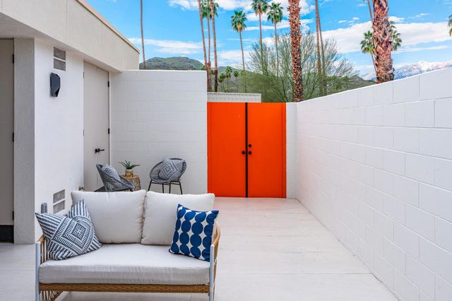 83 Westlake Circle, Palm Springs, CA 92264