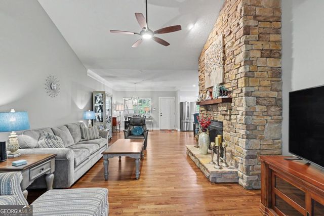 112 Gleneagle Court 303, Clayton, GA 30525