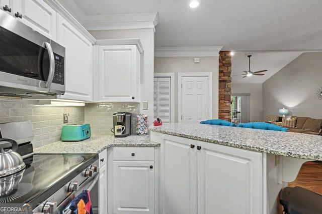 112 Gleneagle Court 303, Clayton, GA 30525