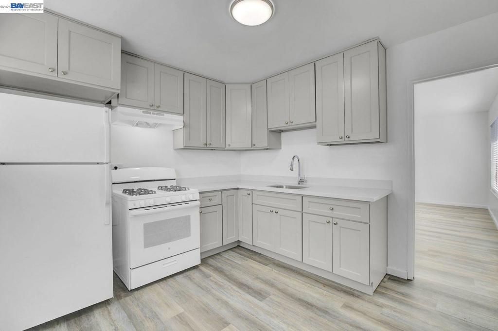 Image 12 of property listing at 8811 A Street, Oakland, CA 94621