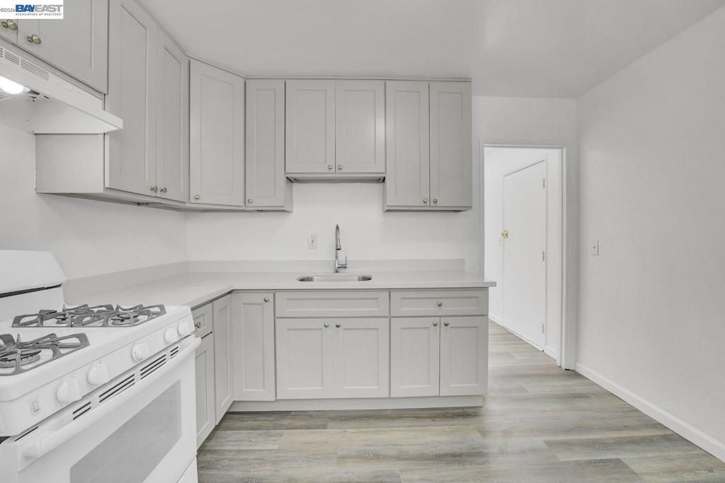 Image 13 of property listing at 8811 A Street, Oakland, CA 94621
