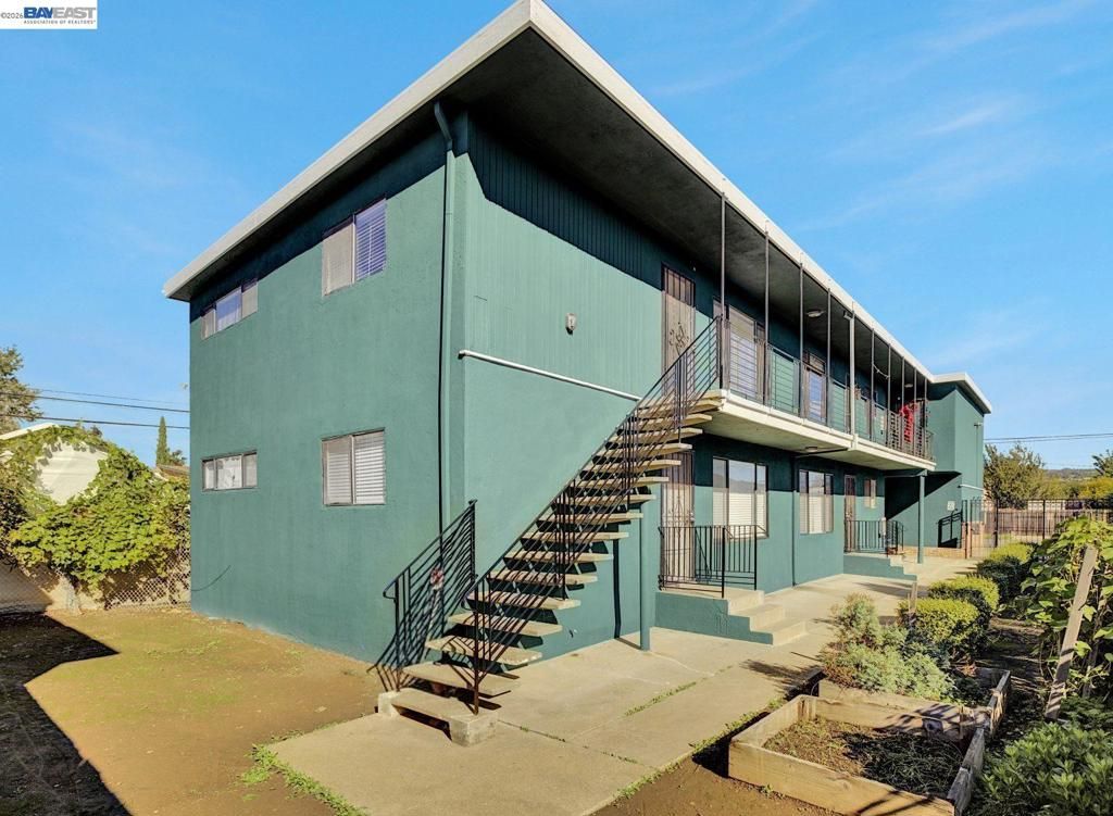 Image 21 of property listing at 8811 A Street, Oakland, CA 94621