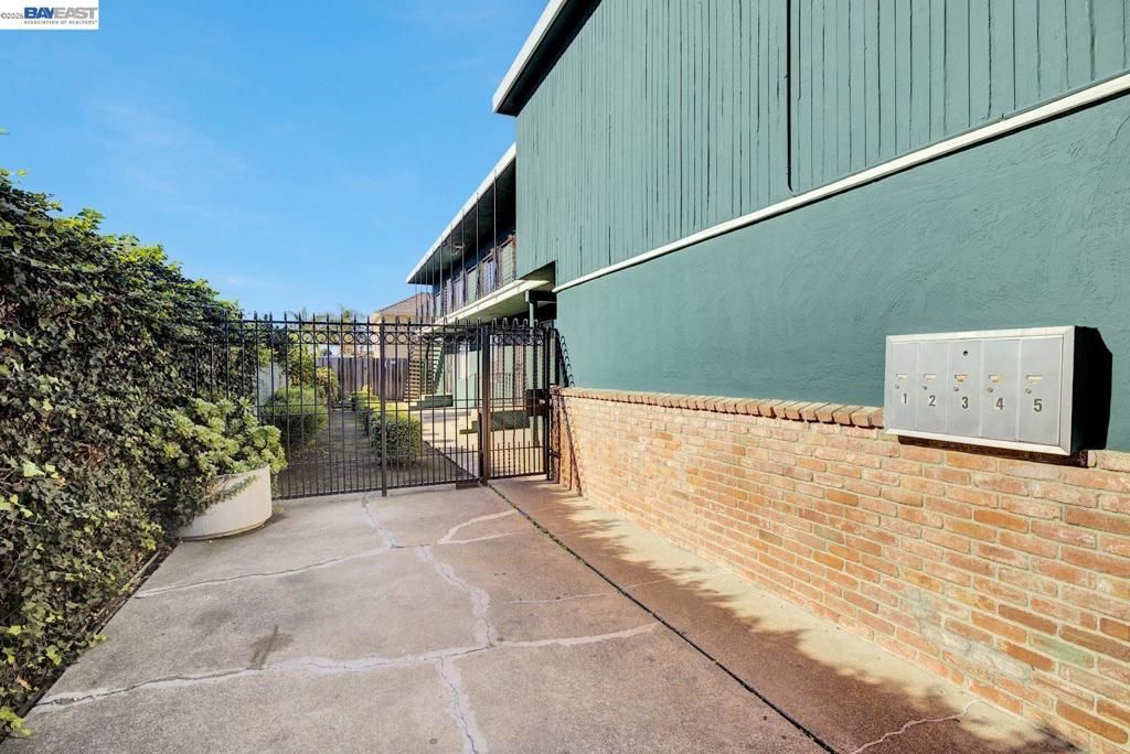 Image 22 of property listing at 8811 A Street, Oakland, CA 94621