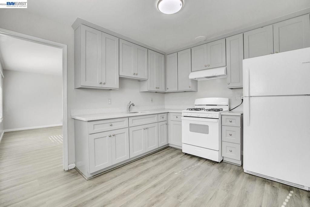 Image 7 of property listing at 8811 A Street, Oakland, CA 94621