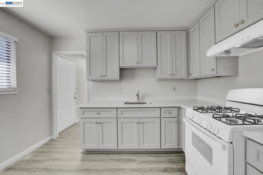 Image 8 of property listing at 8811 A Street, Oakland, CA 94621