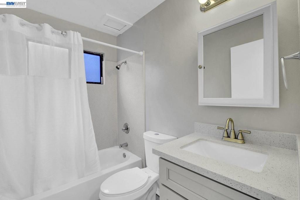 Image 9 of property listing at 8811 A Street, Oakland, CA 94621