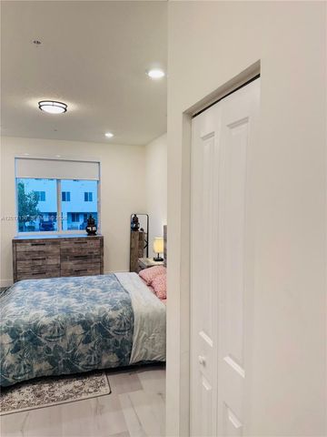 6453 NW 102nd Path 108, Doral, FL 33178