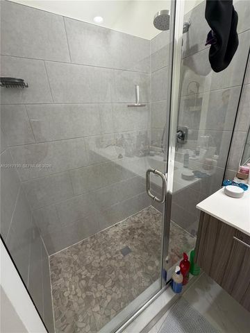 6453 NW 102nd Path 108, Doral, FL 33178