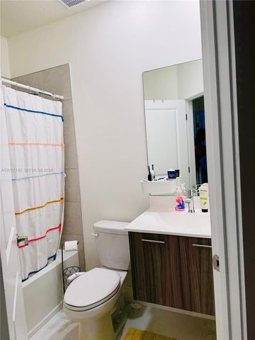 6453 NW 102nd Path 108, Doral, FL 33178
