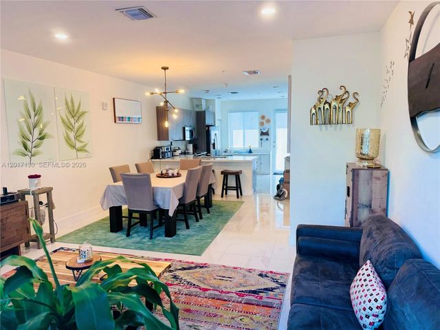 6453 NW 102nd Path 108, Doral, FL 33178