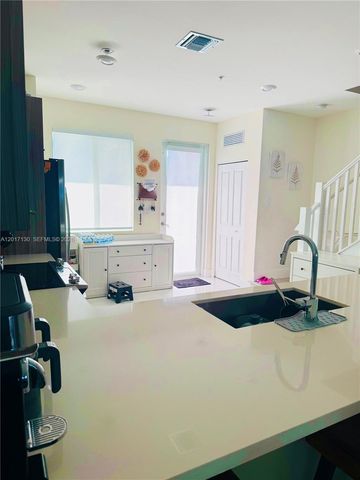 6453 NW 102nd Path 108, Doral, FL 33178