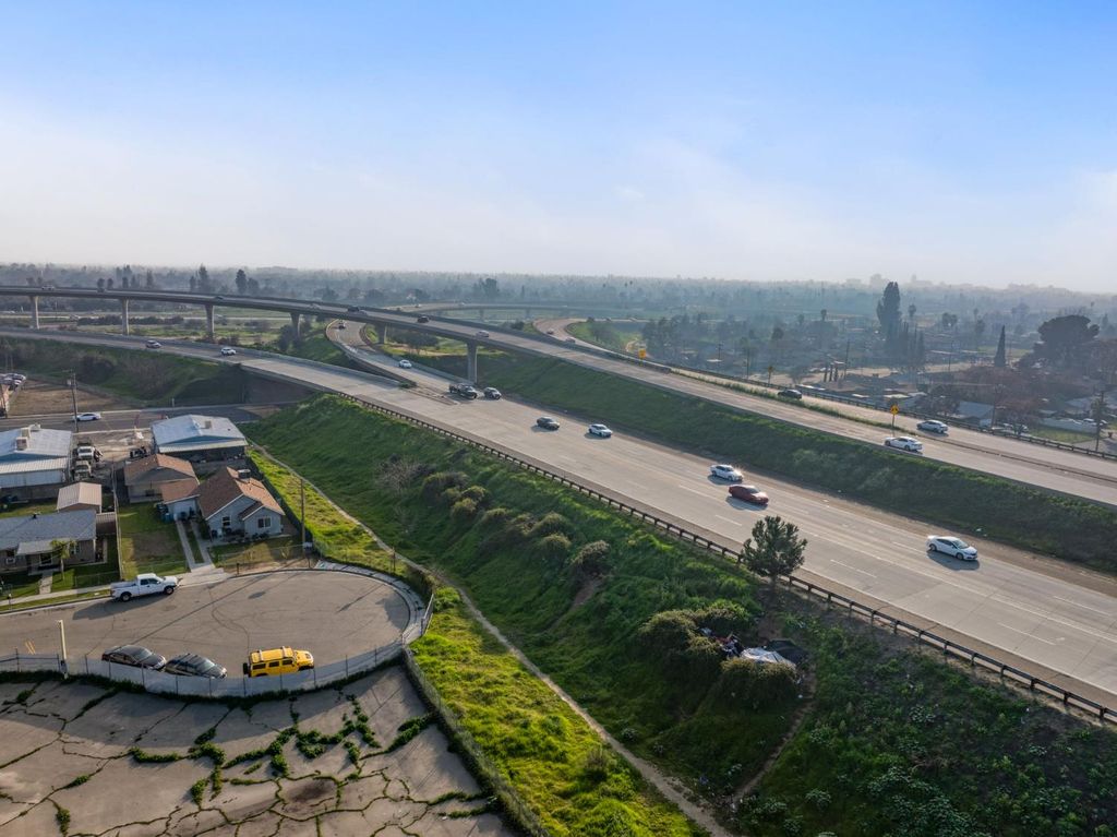 Image 1 of property listing at 4531 E Hammond Avenue, Fresno, CA 93703