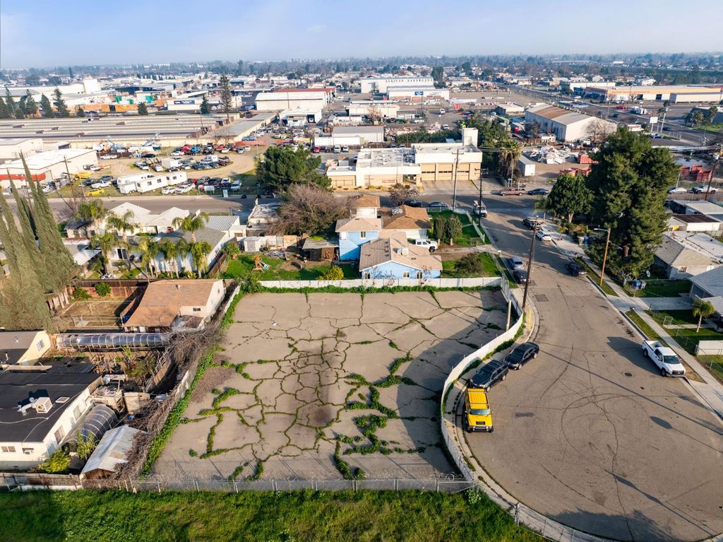 Image 10 of property listing at 4531 E Hammond Avenue, Fresno, CA 93703