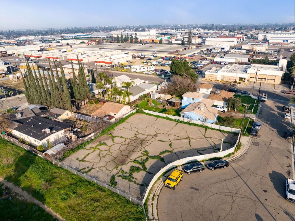 Image 11 of property listing at 4531 E Hammond Avenue, Fresno, CA 93703