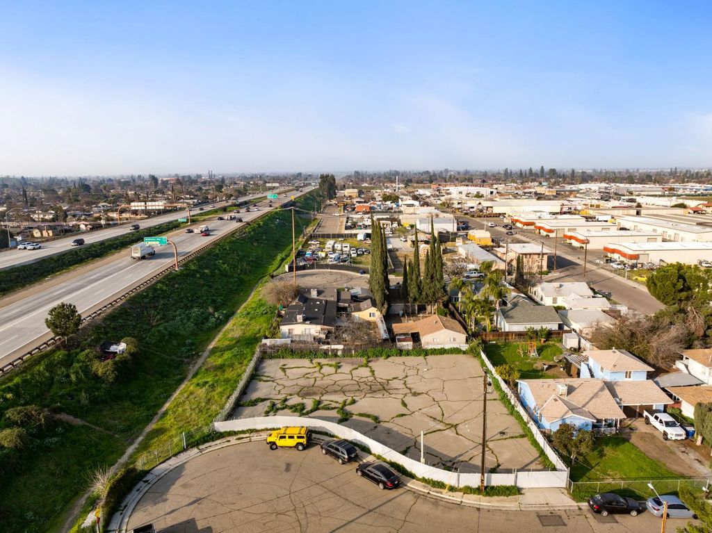 Image 13 of property listing at 4531 E Hammond Avenue, Fresno, CA 93703