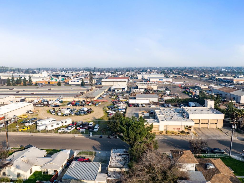 Image 16 of property listing at 4531 E Hammond Avenue, Fresno, CA 93703