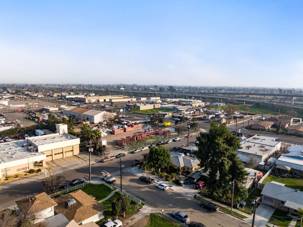Image 17 of property listing at 4531 E Hammond Avenue, Fresno, CA 93703