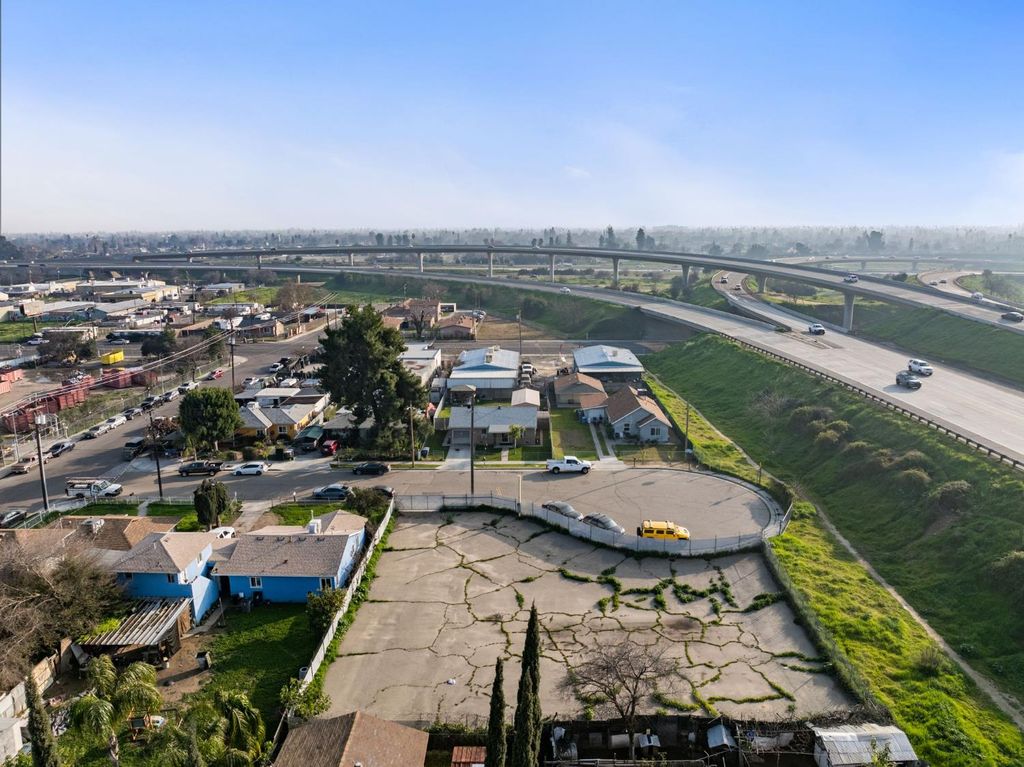 Image 2 of property listing at 4531 E Hammond Avenue, Fresno, CA 93703