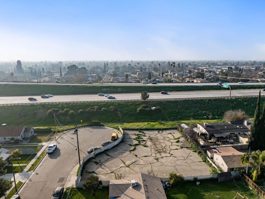 Image 5 of property listing at 4531 E Hammond Avenue, Fresno, CA 93703
