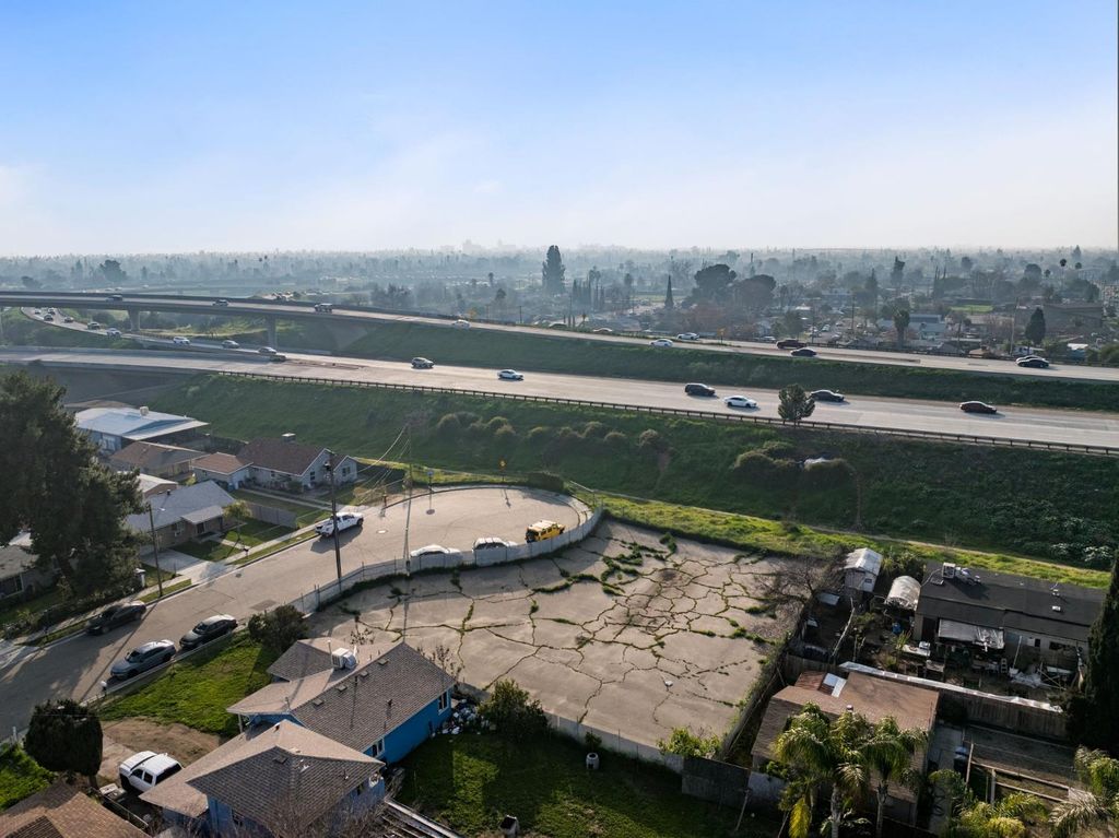 Image 6 of property listing at 4531 E Hammond Avenue, Fresno, CA 93703