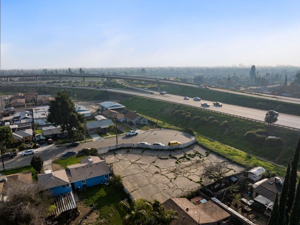 Image 7 of property listing at 4531 E Hammond Avenue, Fresno, CA 93703
