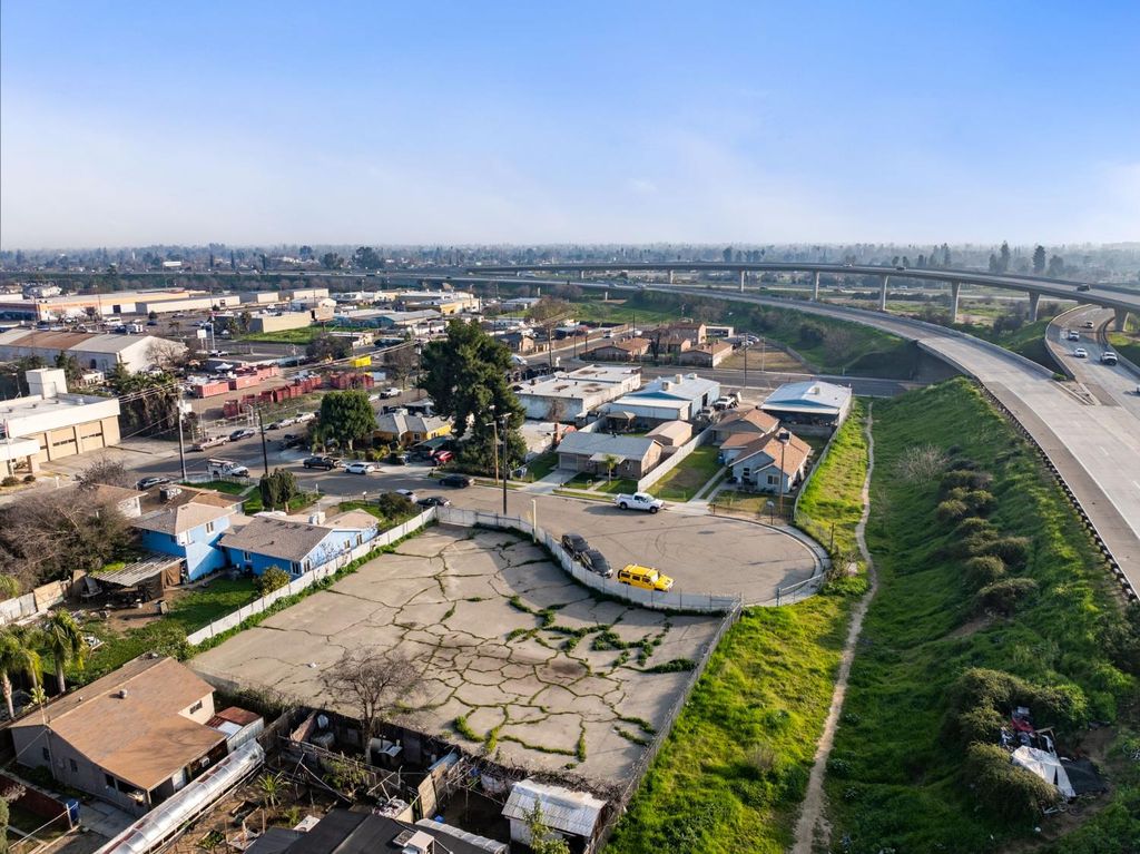 Image 8 of property listing at 4531 E Hammond Avenue, Fresno, CA 93703
