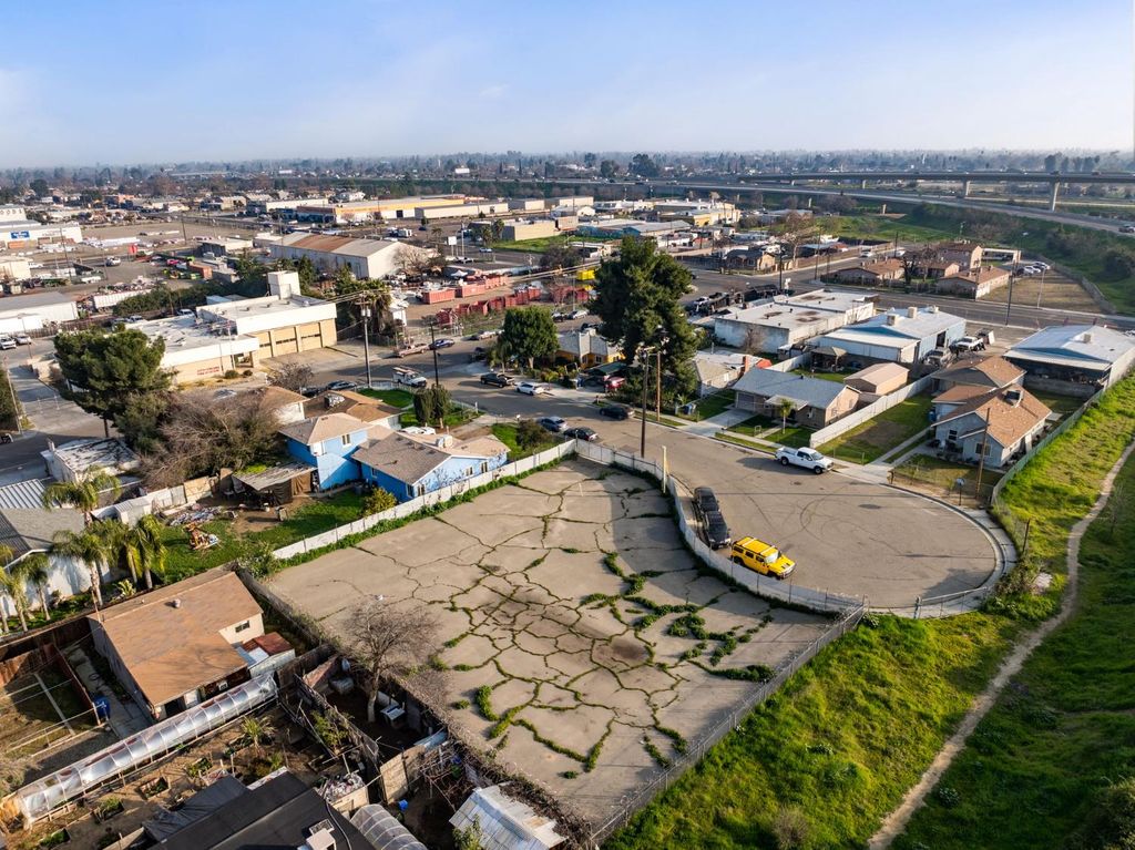 Image 9 of property listing at 4531 E Hammond Avenue, Fresno, CA 93703