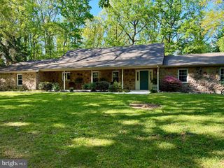 1701 OAKWOOD DR, Hanover, PA 17331