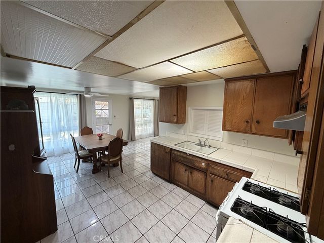 16818 La Salle, Gardena, CA 90247