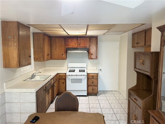 16818 La Salle, Gardena, CA 90247