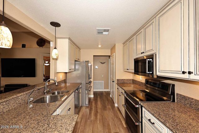 2736 E BROOKWOOD Court, Phoenix, AZ 85048