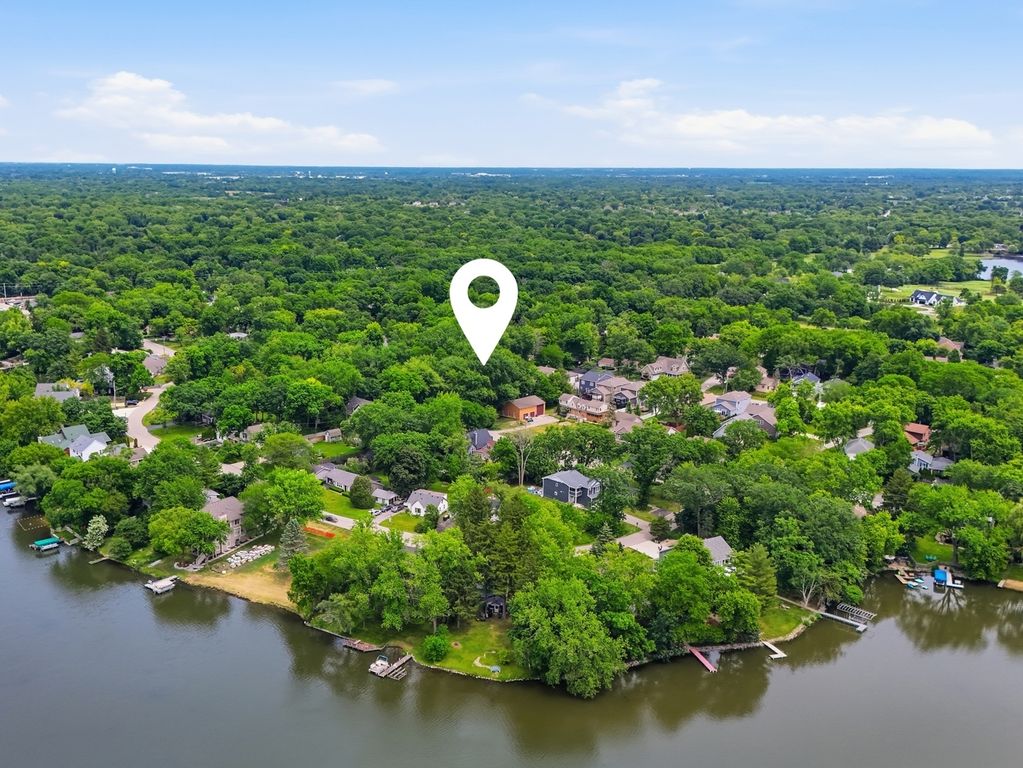24005 N VALLEY Road, Lake Zurich, IL 60047