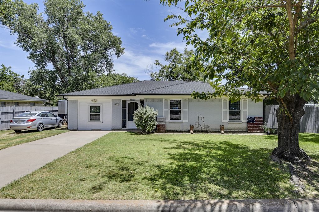 607 S Brazos Street, Whitney, TX 76692