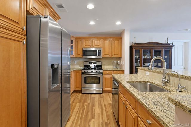 1308 Round Pointe Drive, Haverstraw, NY 10927