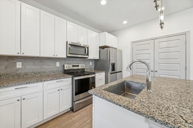 18812 Nicklaus DR, Point Venture, TX 78645