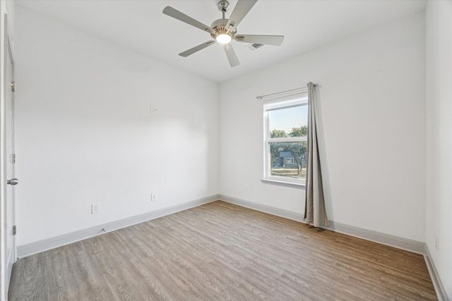 18812 Nicklaus DR, Point Venture, TX 78645