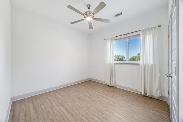 18812 Nicklaus DR, Point Venture, TX 78645