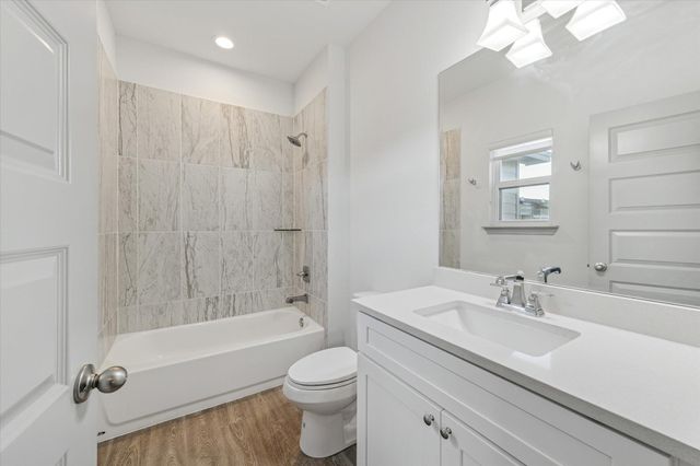 18812 Nicklaus DR, Point Venture, TX 78645