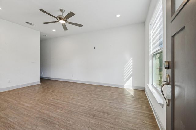 18812 Nicklaus DR, Point Venture, TX 78645