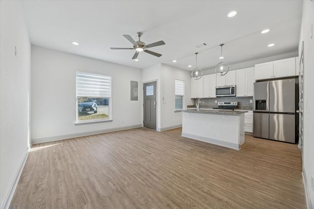 18812 Nicklaus DR, Point Venture, TX 78645