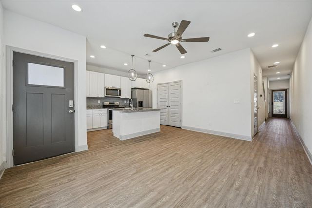 18812 Nicklaus DR, Point Venture, TX 78645