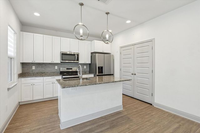 18812 Nicklaus DR, Point Venture, TX 78645