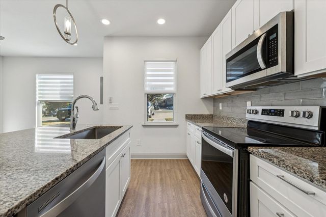 18812 Nicklaus DR, Point Venture, TX 78645