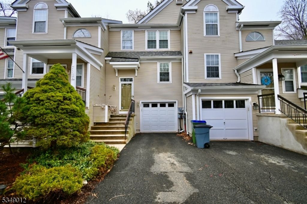 23 Rushmore Ln, Allamuchy Twp., NJ 07840