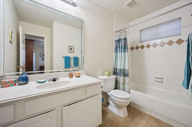 5213 Blossom Street A, Houston, TX 77007
