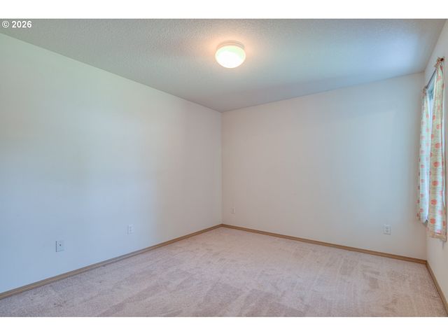 17284 KINGFISHER Dr, Bend, OR 97707