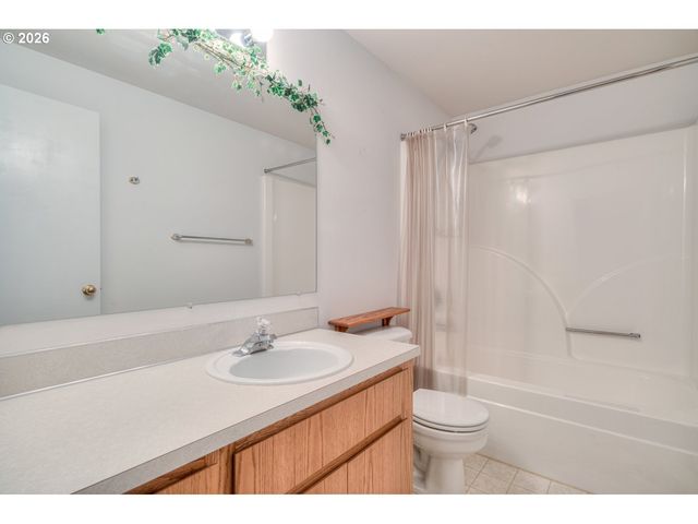 17284 KINGFISHER Dr, Bend, OR 97707